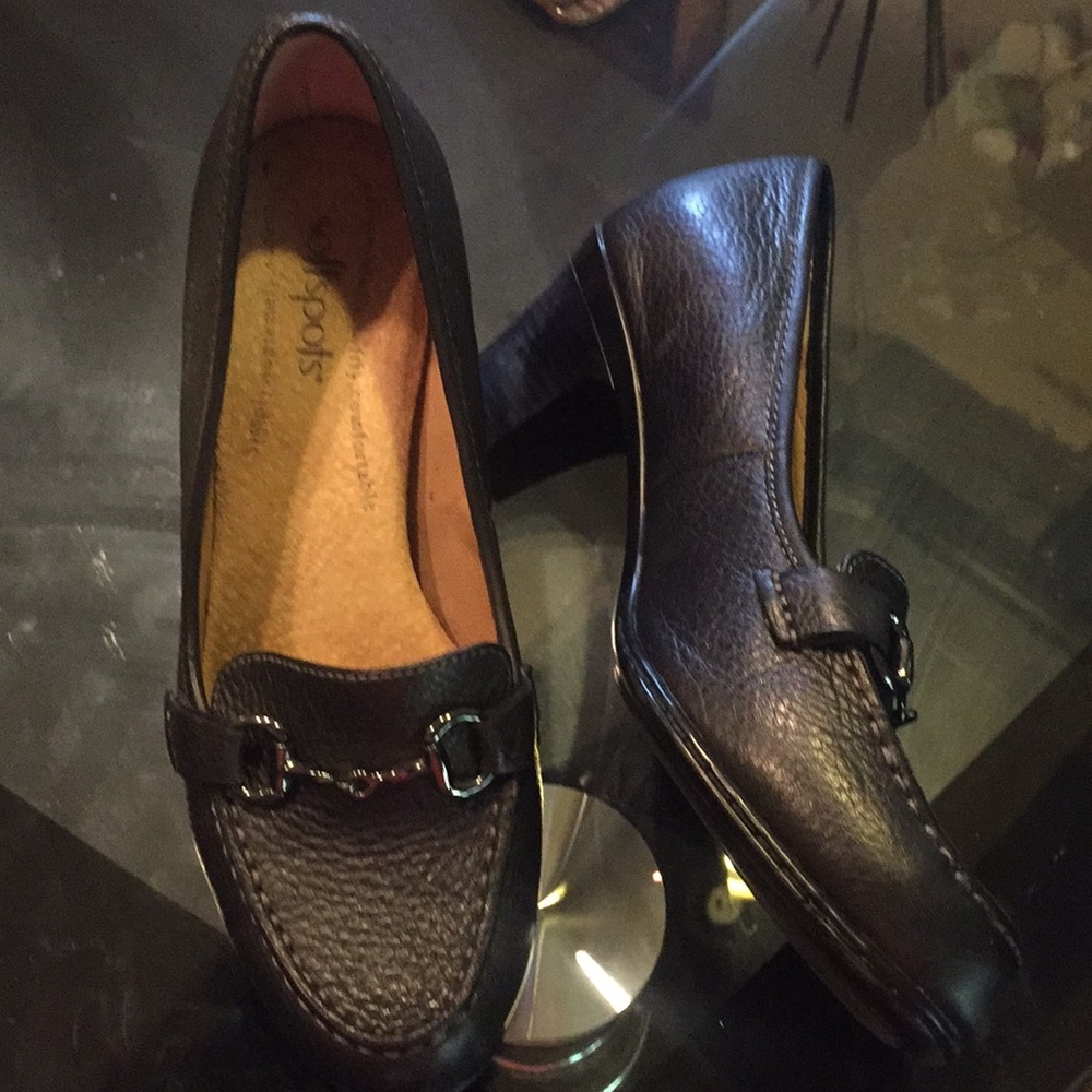 Soffspots Women’s Black loafer shoes 7W